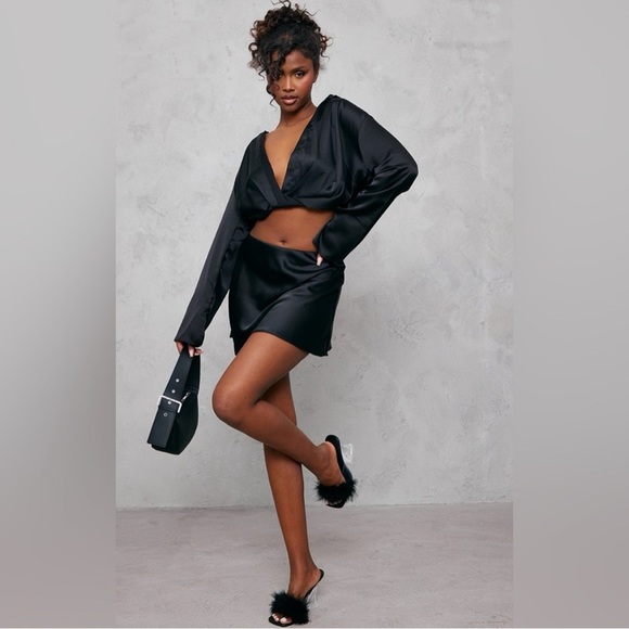 Black Ruched Satin Tie Front Long Sleeve Blouse - Picture 8 of 9